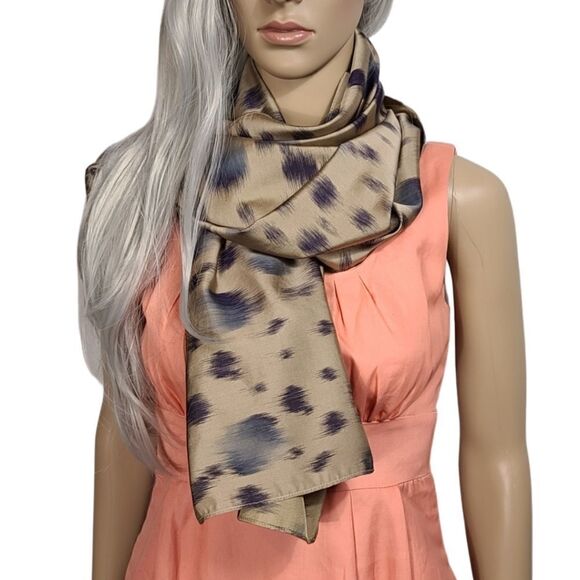 Kate Stoltt New York Leopard Scarf - Picture 2 of 9
